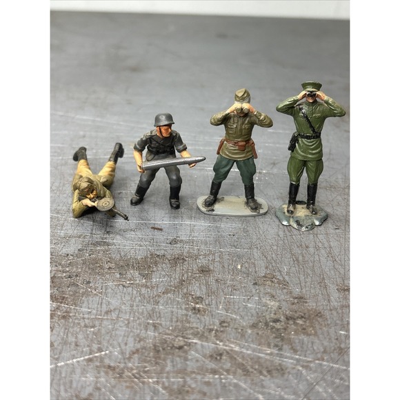 The Unbranded Brand Other - Lot of 4 WWII Soldiers & Officers 1:35 Scale Models‎ Completed and Painted
